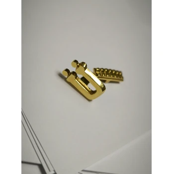 Buton litera "U" din Aur Proba 750* 5.93 gr