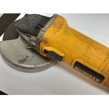 DeWalt DWE 4157-QS 900W