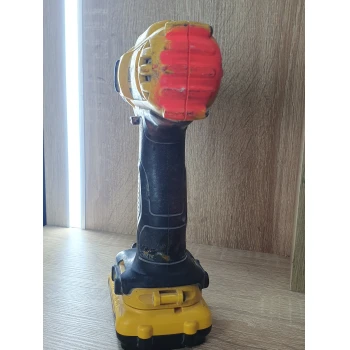 Masina de insurubat DeWalt DCD710