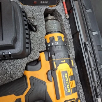 Masina de insurubat pe acumulator Rotor RDB21