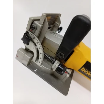 Frezer Dewalt DW682K