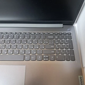 Laptop Lenovo 82KU