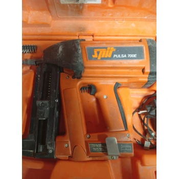 Pistol de batut cuie cu gaz Spit Pulsa 700E