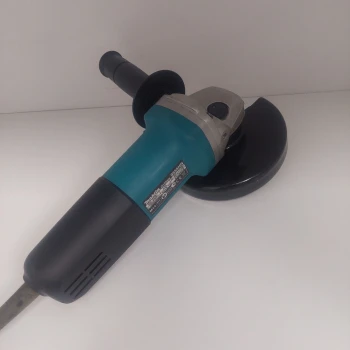 Makita 9555HN