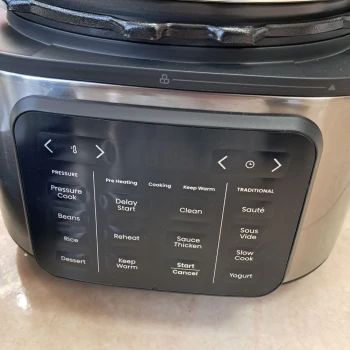 Multicooker Hisense HMC6SBK