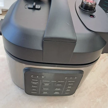 Multicooker Hisense HMC6SBK