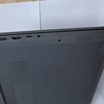 Laptop Lenovo 82KU