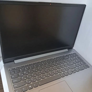 Laptop Lenovo 82KU