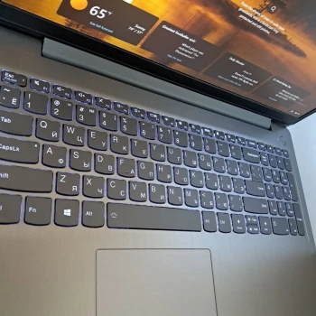 Laptop Lenovo 82KU