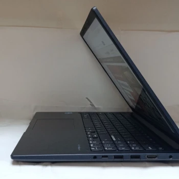 Asus VivoBook 15X  4/256 GB Black