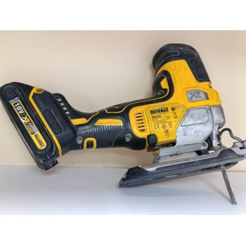 Ferăstrău DeWalt DCS335