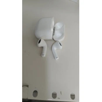 Apple AirPods 4