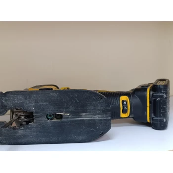 Ferăstrău DeWalt DCS335