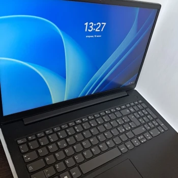 Laptop Lenovo V15