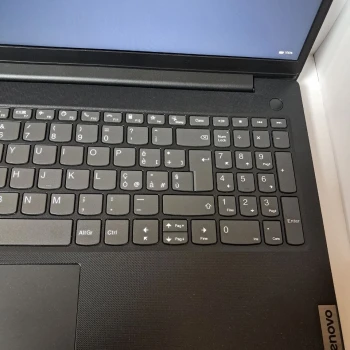 Laptop Lenovo V15