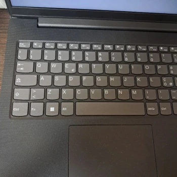 Laptop Lenovo V15