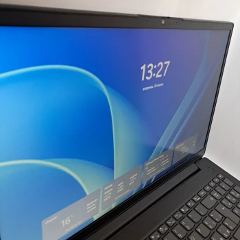 Laptop Lenovo V15