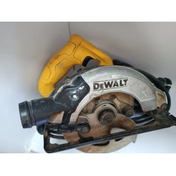 Fierastrau circular DeWalt DWE550