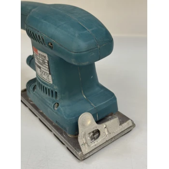 Masina de slefuit Makita B03700