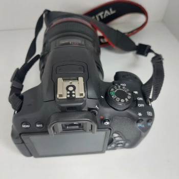 Aparat foto Canon Eos 700D+ 24-105 mm
