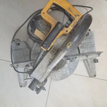 Fierastrau Circular Dewalt DW705