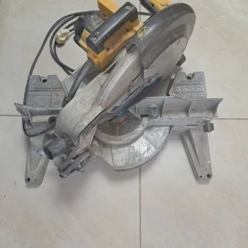 Fierastrau Circular Dewalt DW705