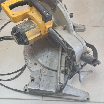 Fierastrau Circular Dewalt DW705