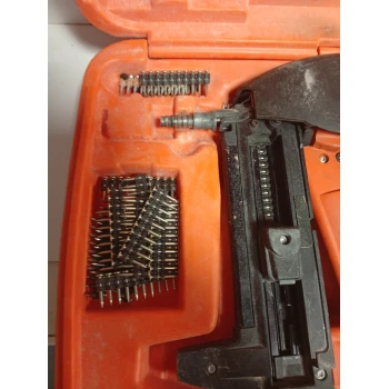 Pistol de batut cuie cu gaz Spit Pulsa 700E