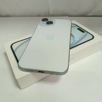 Telefon Apple iPhone 15 6/128 GB White