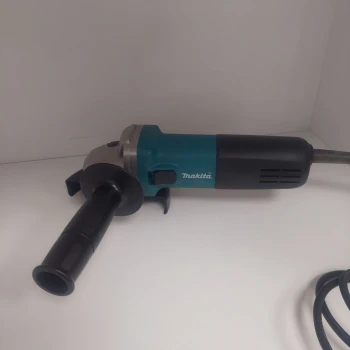Makita 9555HN