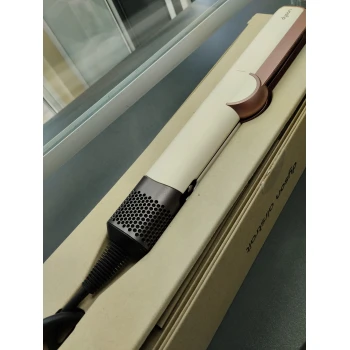 Dyson Airstrait HT01