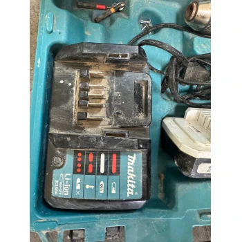 Mașină de înșurubat Makita HP457D