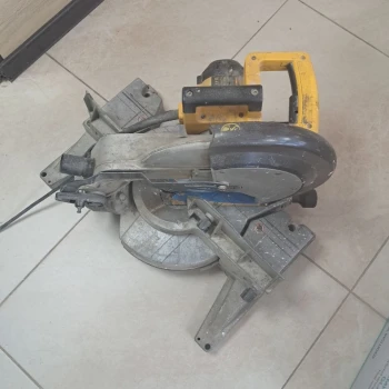 Fierastrau Circular Dewalt DW705