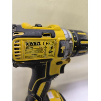 Surubelnite DeWalt DCD795