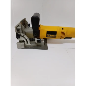 Frezer Dewalt DW682K