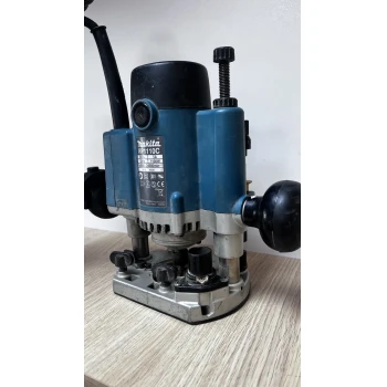 Mașină de Frezat Verticala Makita RP1110C