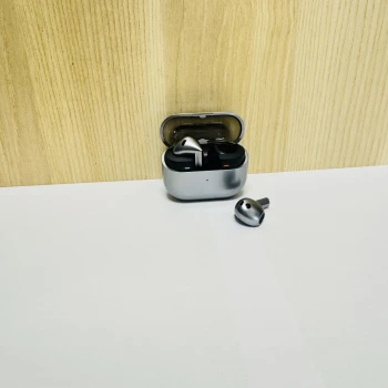 Samsung galaxy buds 3 silver