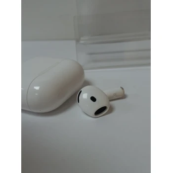 Apple AirPods 4