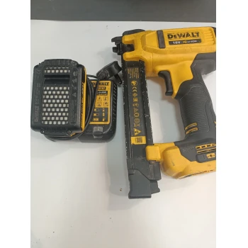 Capsator cu acumulator DeWalt DCN701