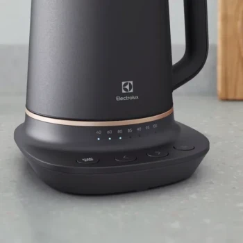 Fierbător electric Electrolux E7K1-6BP, Black