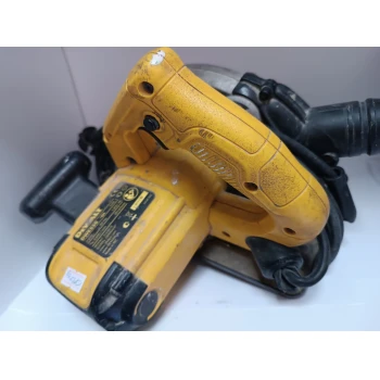 Fierastrau circular DeWalt DWE550