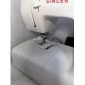 Mașină de cusut Singer 2263