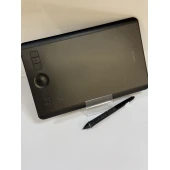 Tableta Grafica Wacom Intuos Pro.