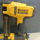 Capsator cu acumulator DeWalt DCN701