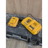 DeWALT XR 18V Fierastrau circular + Lampa LED