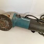 Makita 9557HN