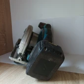 Ferestrău Makita DSS610