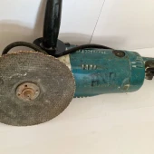 Makita GA9020