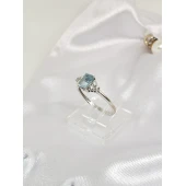 Inel din Aur cu Diamant si topaz Proba 750* 1.90 gr