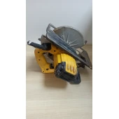 Fierăstrău circular DeWalt DWE560
